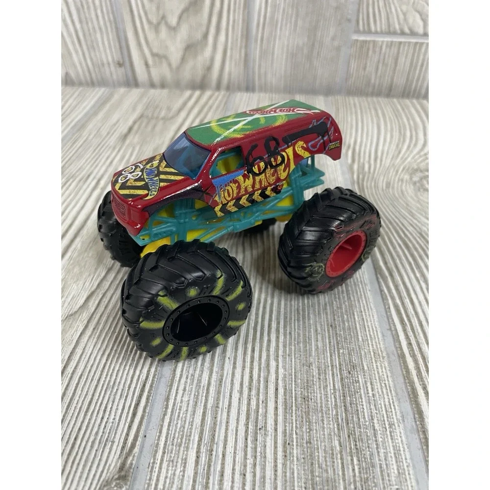 Hot Wheels Monster Jam 1:64 Trucks Lot of 6 Gunkster Slap N Stick Bone Shaker
